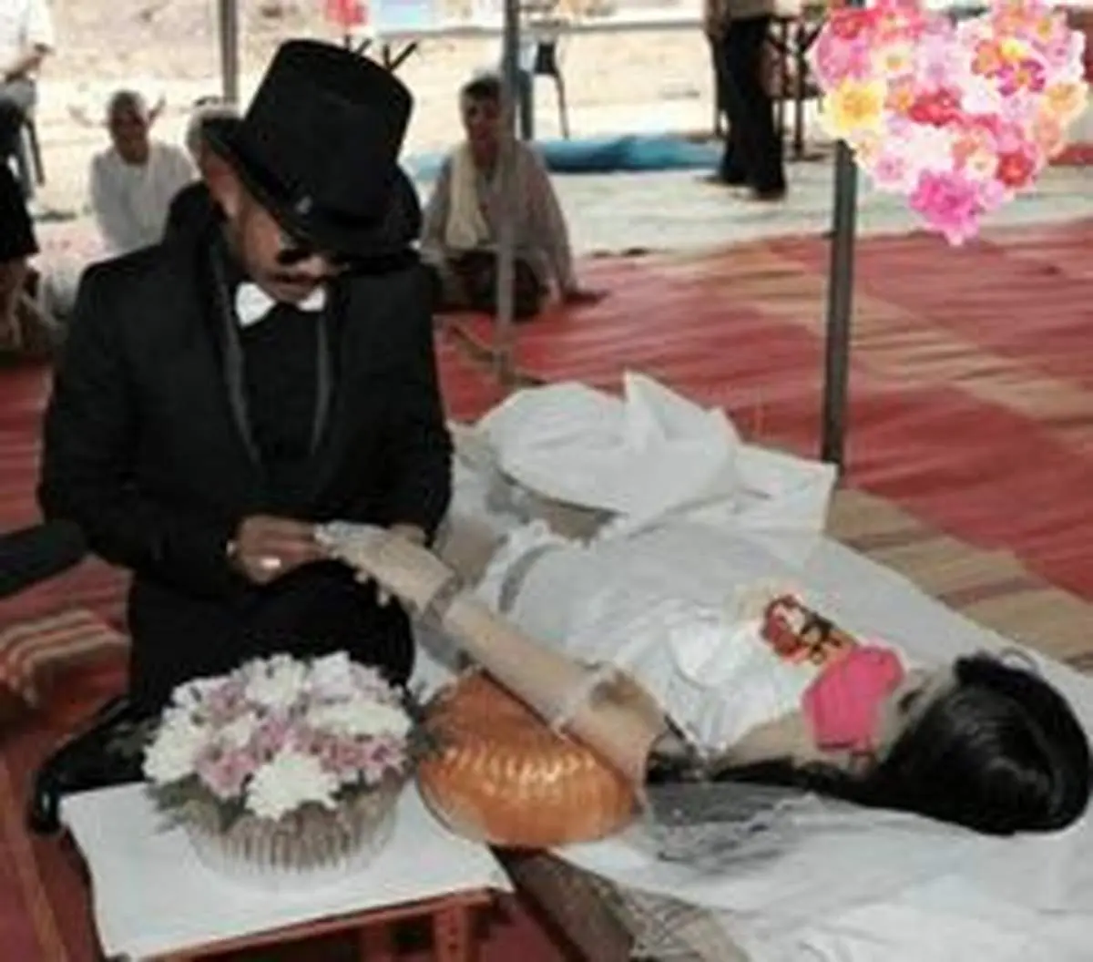 ازدواج عجیب مرد جوان با نامزد مرده خود +عکس
