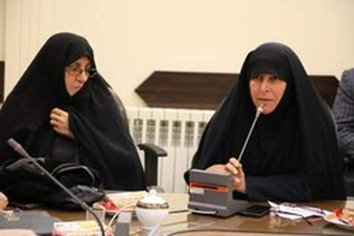 ابتکار: ۴۰ درصد از کارمندان دولت زنان هستند