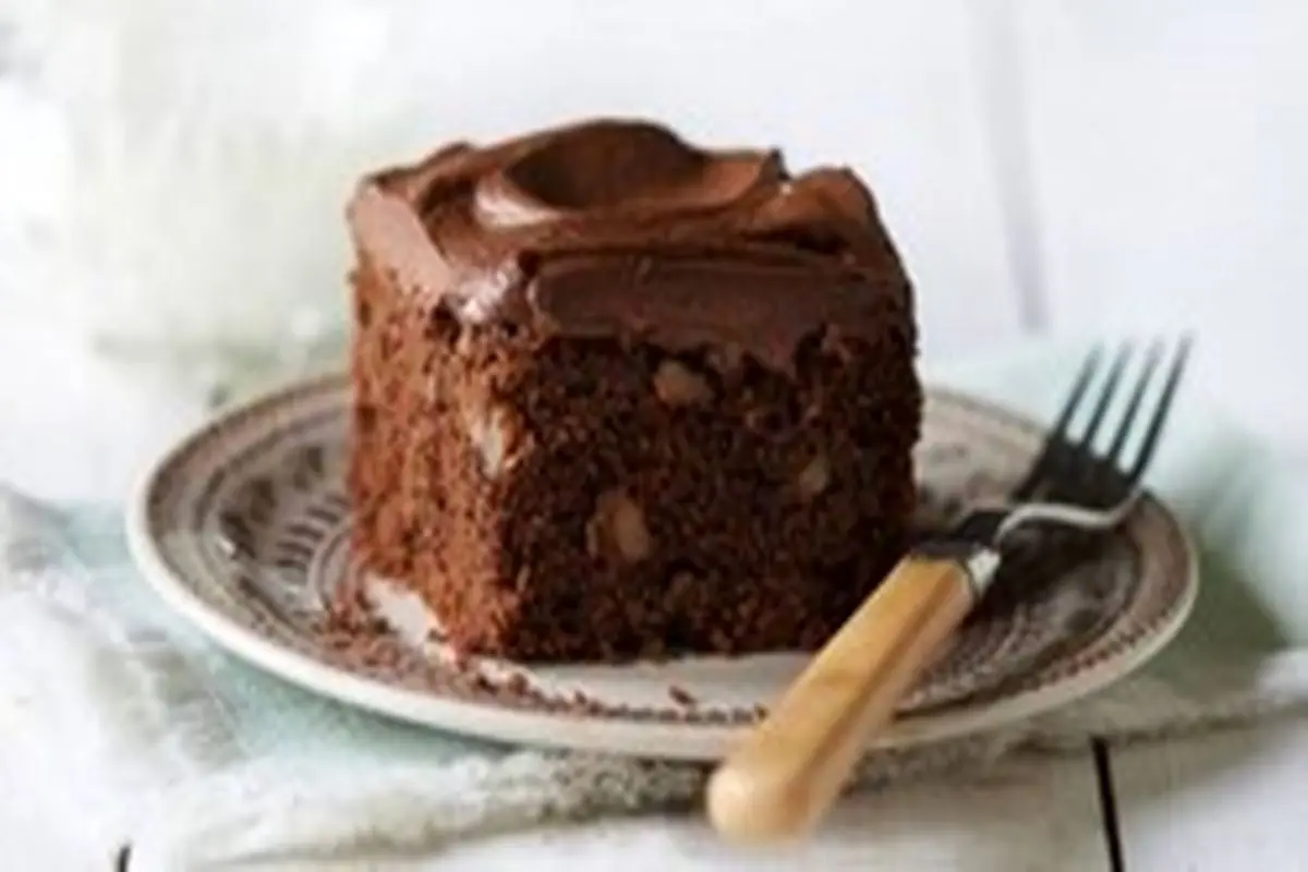 روش درست کردن کیک شکلاتی گردویی، راحت و بی درد سر