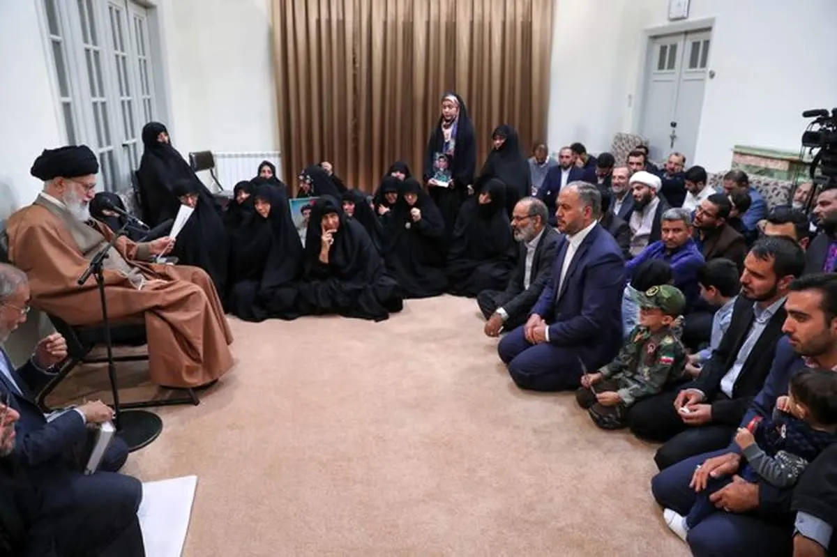 رهبر انقلاب: مانند شهدایتان به کشور، نظام و اسلام خدمت کنید