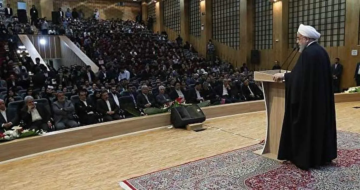 روحانی: زخمی شدن و زخمی کردن جزو رویارویی با آمریکا است/ FATF خوب باشد یا بد، لازمه ارتباط با بانکهای جهانی است