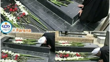 عکس: بوسه رئیس جمهور بر مزار پدر و مادرش