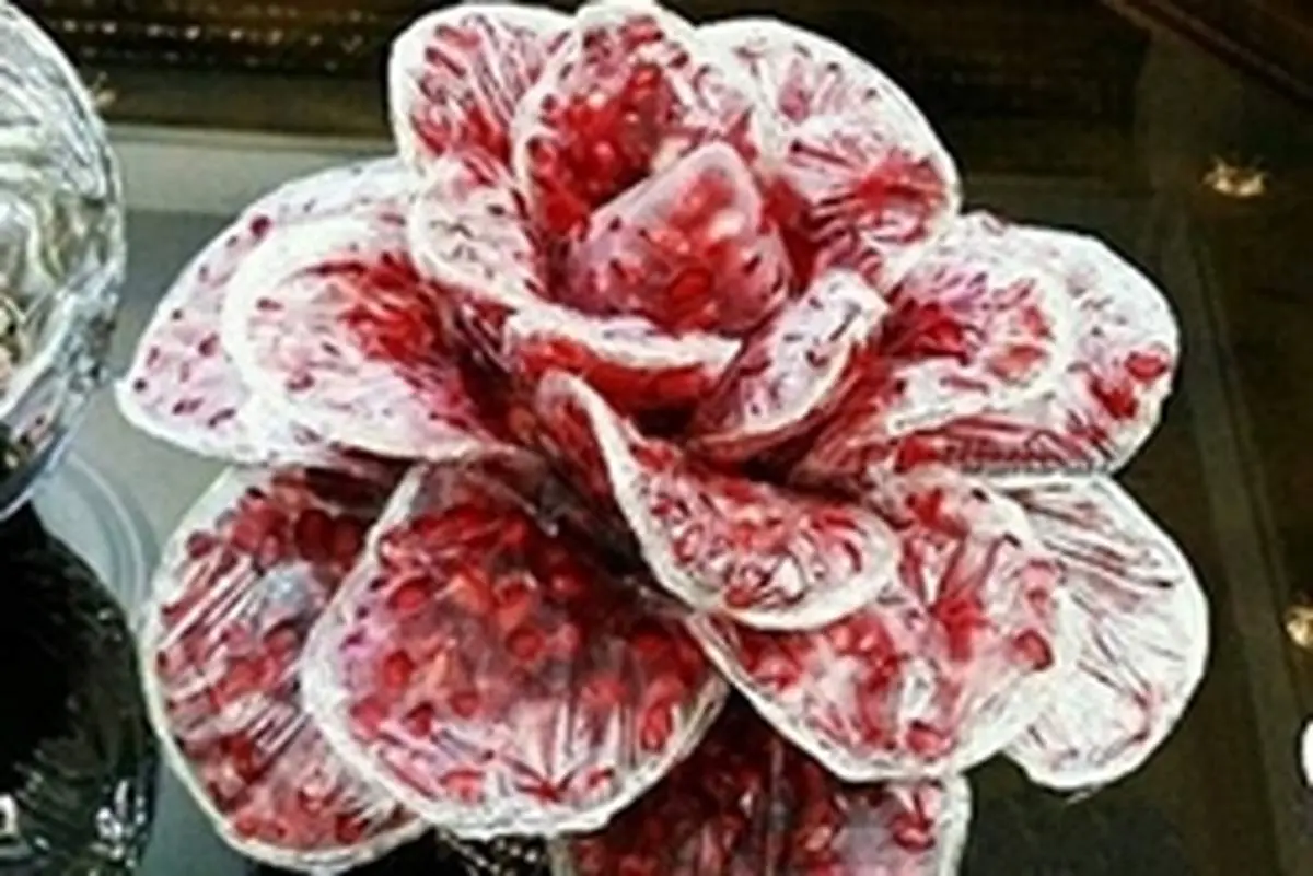 تزیین انار شب یلدا عروس به شکل گل سرخ