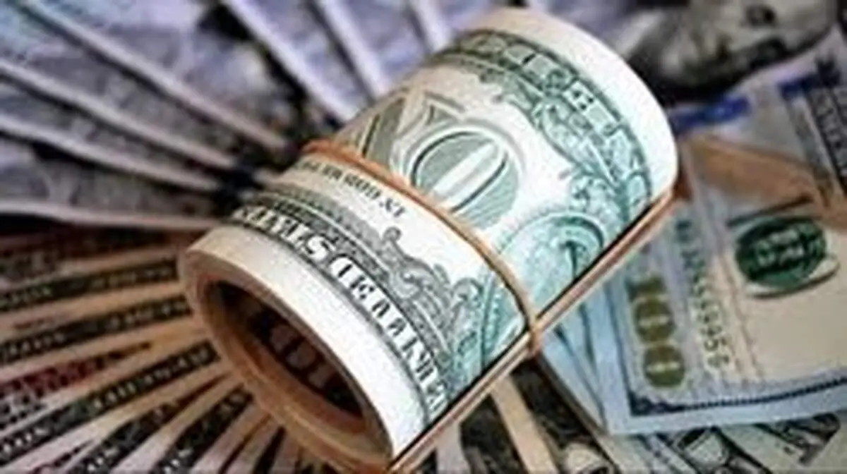 هجوم دلالان برای فروش و افت ۷۰۰ تومانی دلار