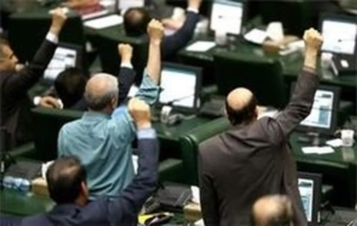 نمایندگان استیضاح کننده لاریجانی، یک به یک شانه خالی میکنند!