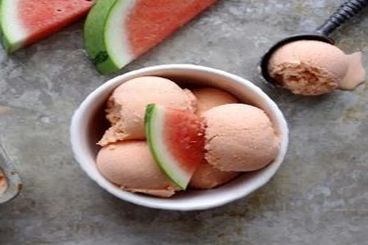 دسر بستنی هندوانه برای شب یلدا
