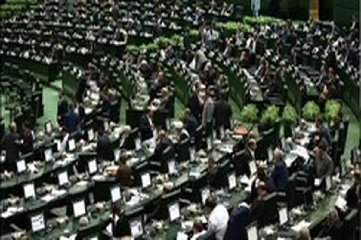 انتقاد نمایندگان از کاهش قدرت مجلس در دوران لاریجانی