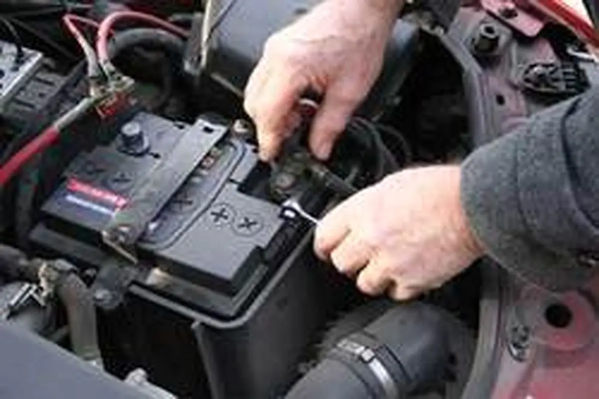 مهم‌ترین علائم خرابی باتری ماشین چیست؟