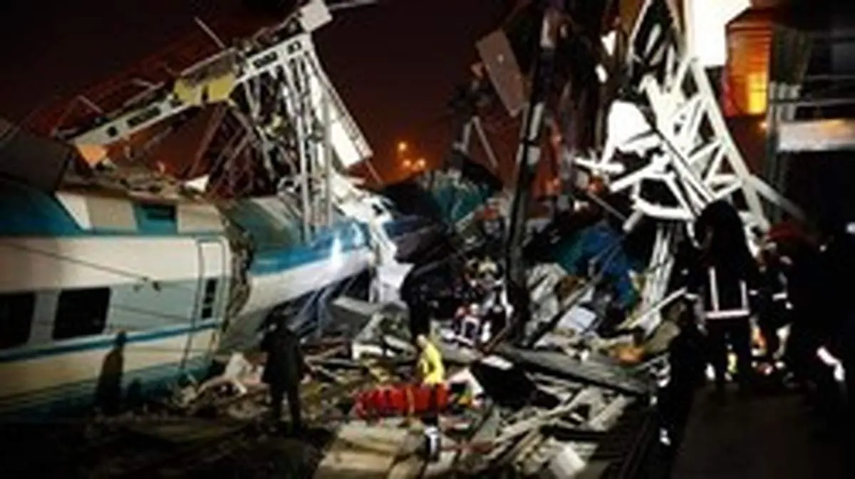انحراف و واژگونی قطار سریعالسیر در ترکیه