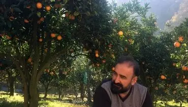 عکس: «مهران احمدی» و میوه‌های باغش