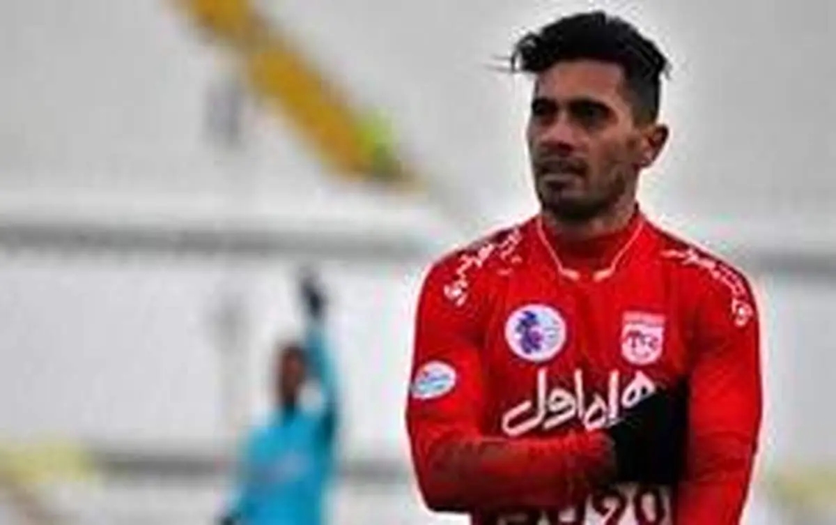 عالیشاه گل خود را به اسطوره پرسپولیس تقدیم کرد