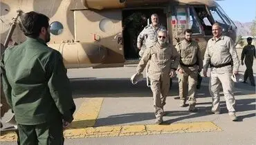 تیپ خاص علی لاریجانی هنگام بازدید هوایی از جلفا +عکس