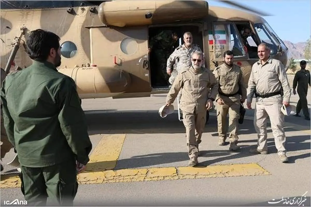 تیپ خاص علی لاریجانی هنگام بازدید هوایی از جلفا +عکس