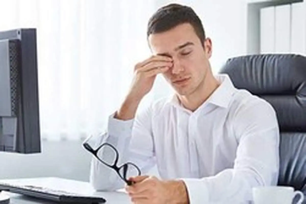 دلایل پریدن پلک چیست؟