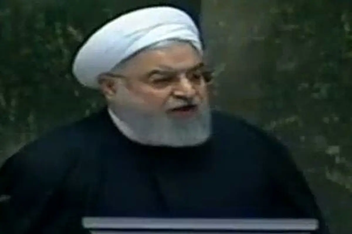 روحانی: یک لیسانسه زیر مدرک دکتری را امضا می‌کند