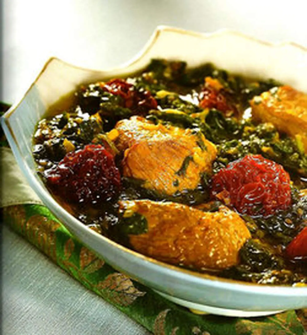 خورشت آلو اسفناج؛ خوشمزهترین غذای سنتی ایرانی