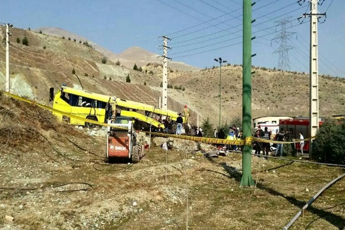 ۷ کشته و ۲۸ مجروح در واژگونی اتوبوس در دانشگاه علوم و تحقیقات +عکس