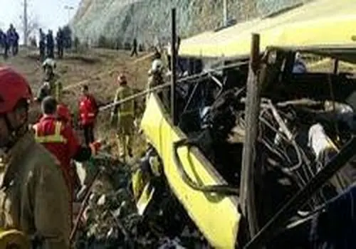 اختلاف بر سر ادامه مسیر/ درگیری دانشجویان دانشگاه گرمسار با راننده اتوبوس