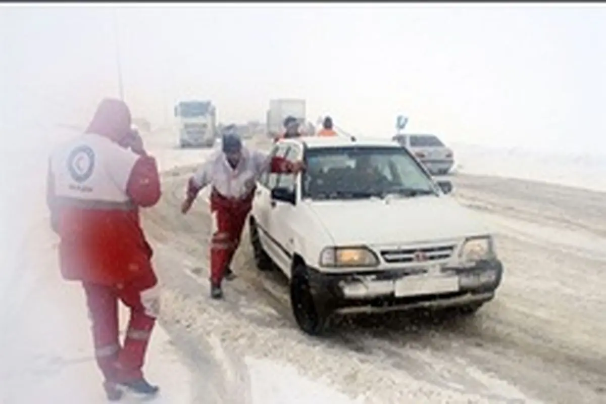 برف شدید محور مهاباد به بوکان را مسدود کرد