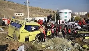 بجای مقصر معرفی کردن راننده، رئیس دانشگاه آزاد استعفا بدهد