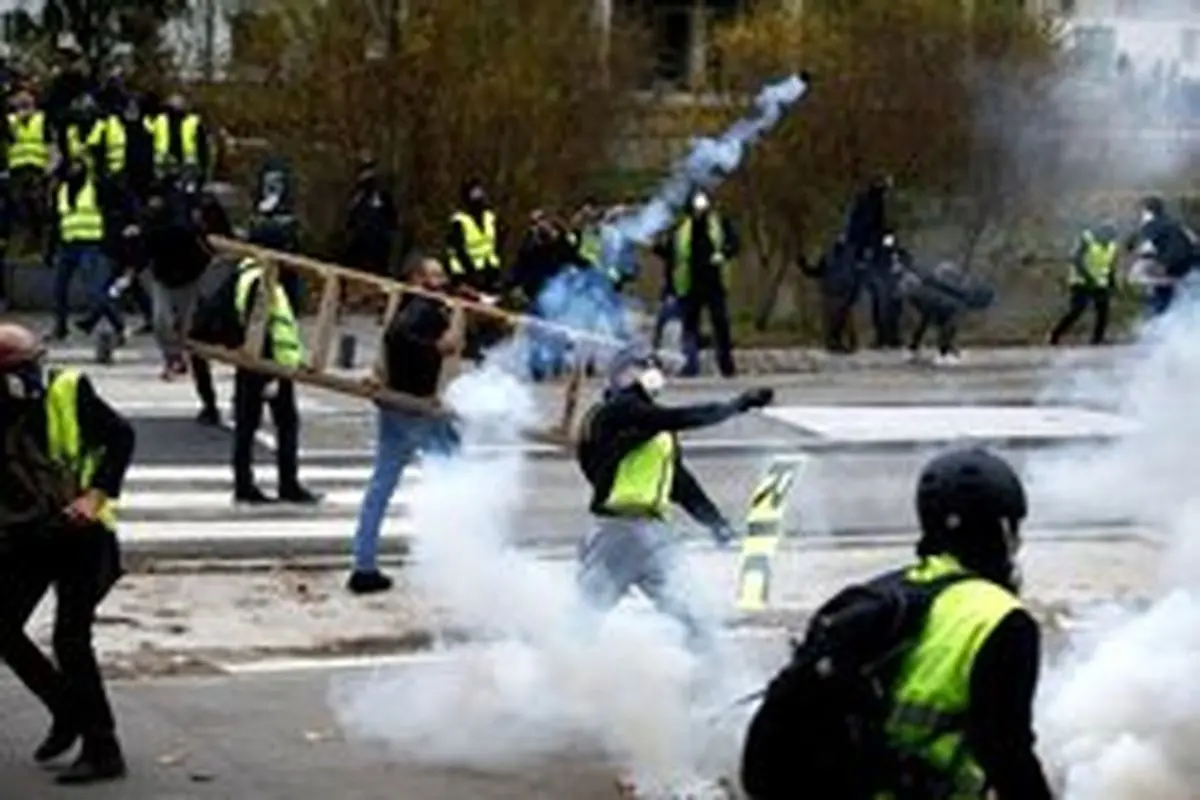شبکه‌های خبری فرانسه در محاصره جلیقه‌زرد‌ها