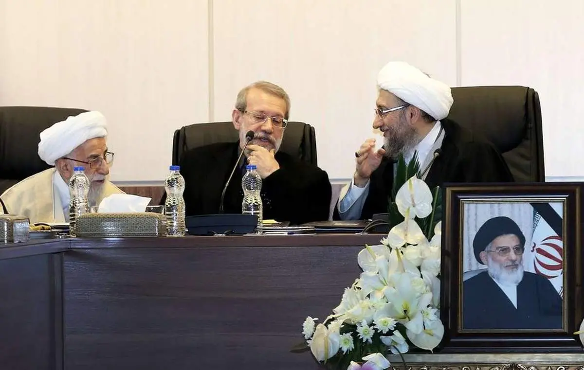 اولین جلسه مجمع تشخیص مصلحت به ریاست آملی لاریجانی/ روحانی و احمدینژاد غایب بودند