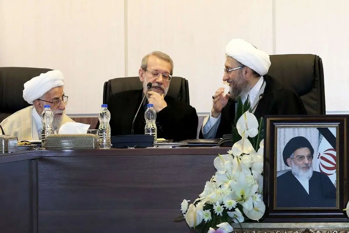 اولین جلسه مجمع تشخیص مصلحت به ریاست آملی لاریجانی/ روحانی و احمدی‌نژاد غایب بودند