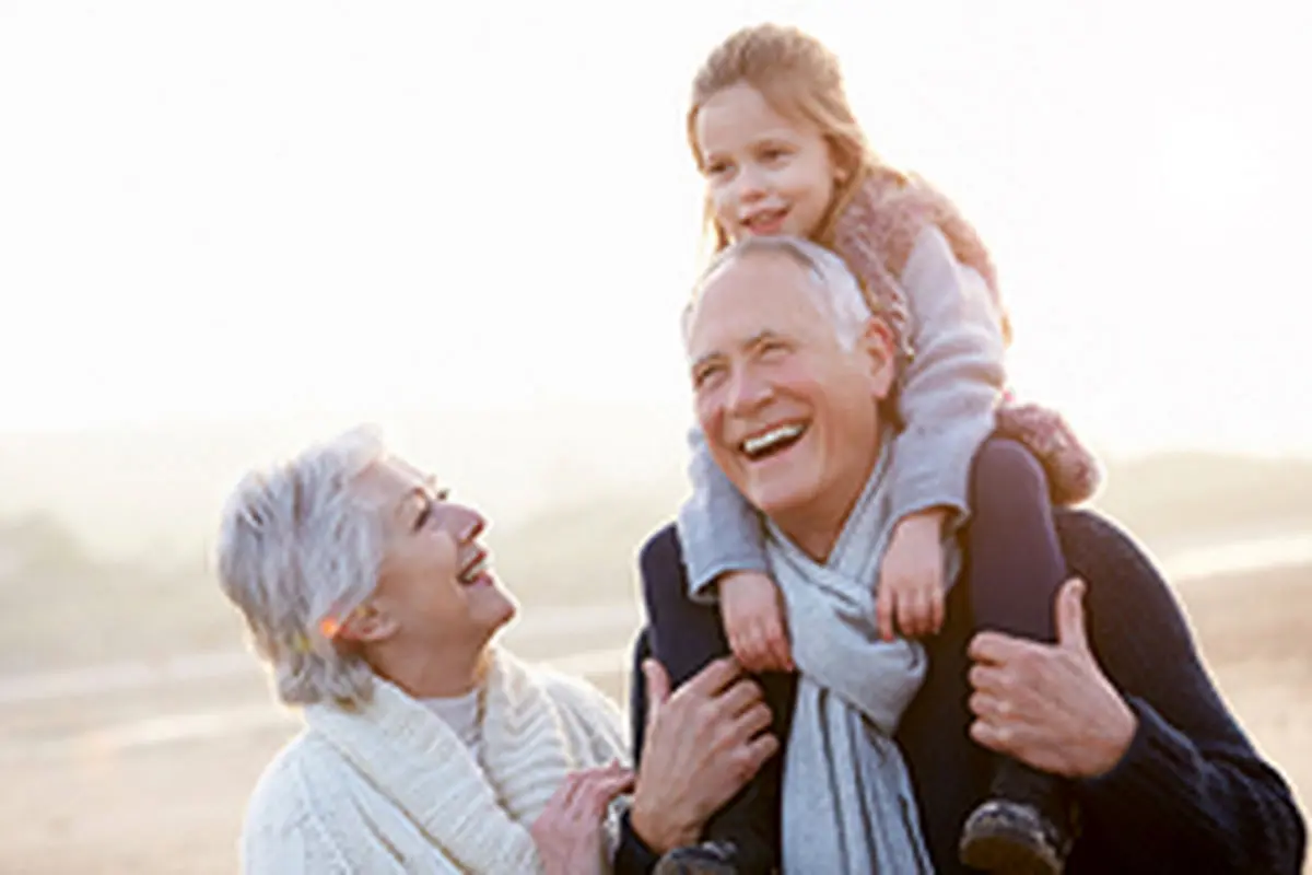۵ راه ساده و عملی برای شاد کردن سالمندان