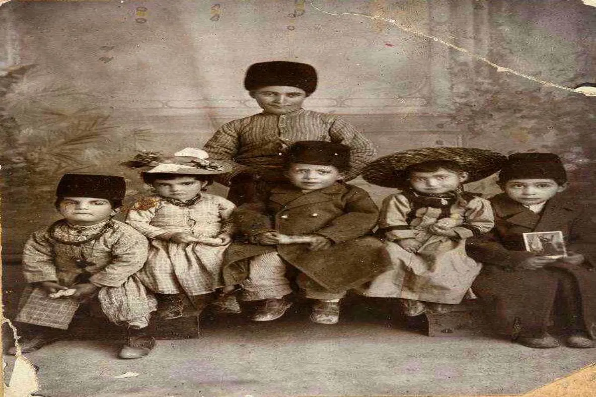 تصویری  قدیمی از کودکان قجری