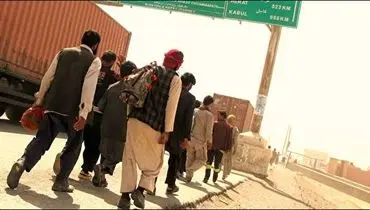 سقوط «ریال» ۳۵۰ هزار مهاجر افغانستانی را فراری داد