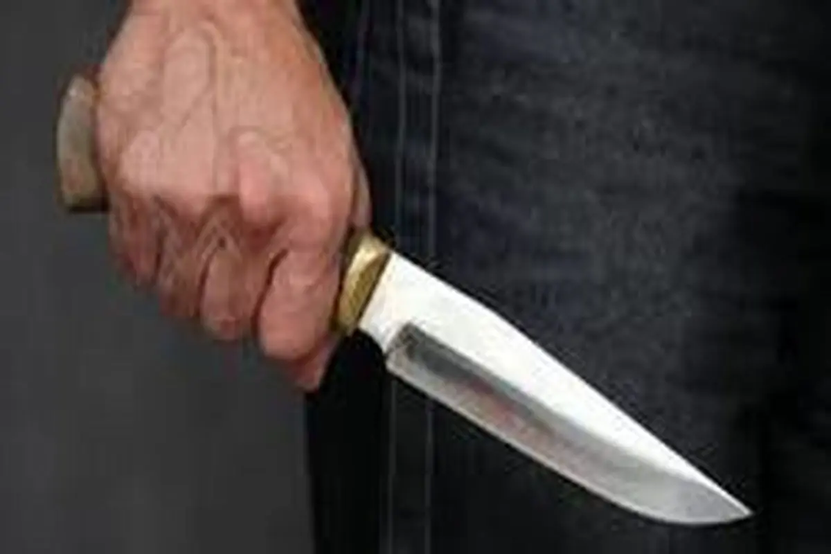 مرد، با چاقو به مزاحم همسرش حمله کرد اما...