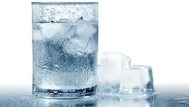 مضرات نوشیدن آب یخ برای بدن