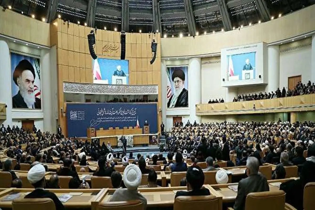 روحانی: نه شلاق ساواک و نه شلاق بر آبرو، نتوانست هاشمی را به زانو درآورد