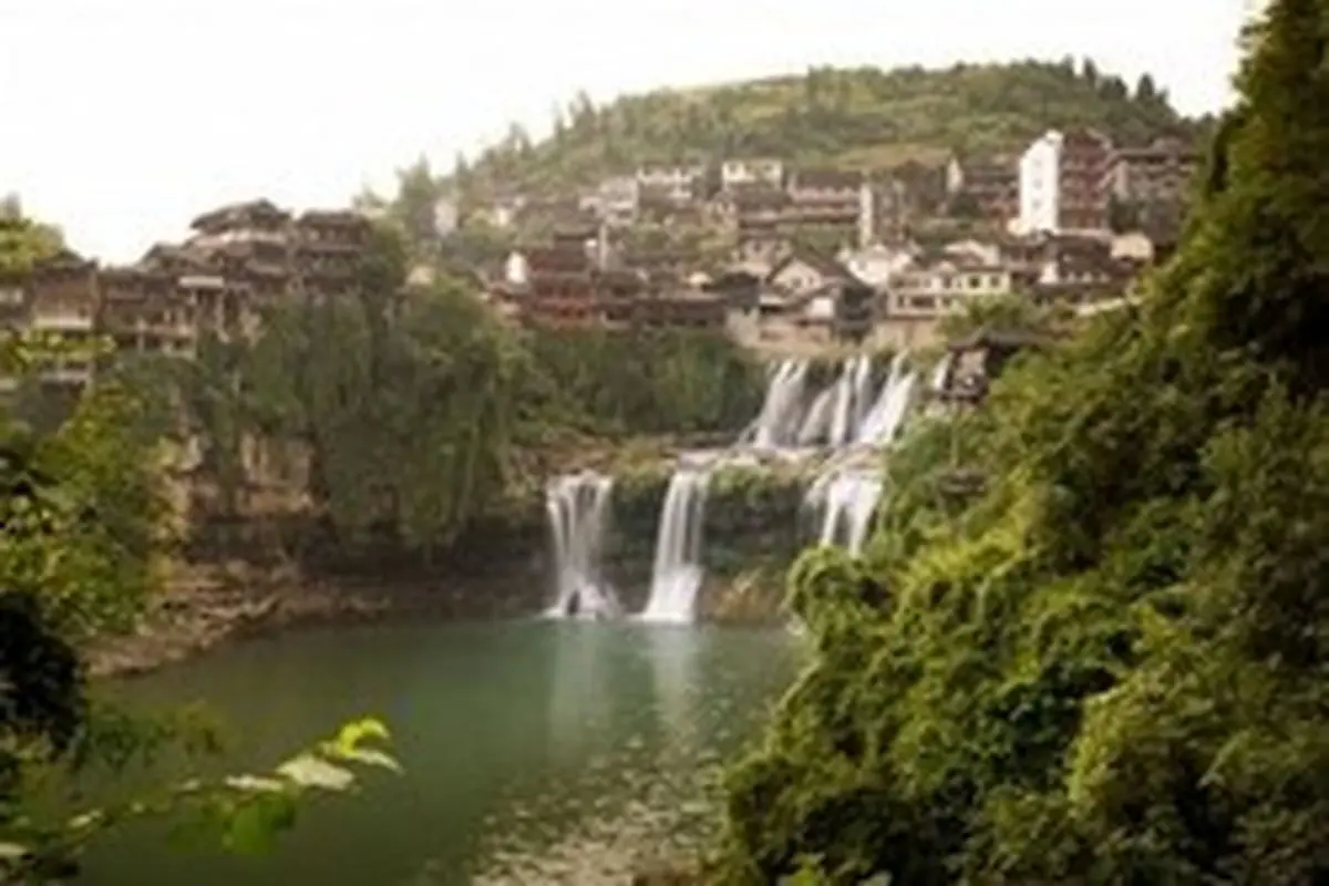 شهر آبشار‌ها در چین؛ شبیه فیلم‌های فانتزی- تخیلی