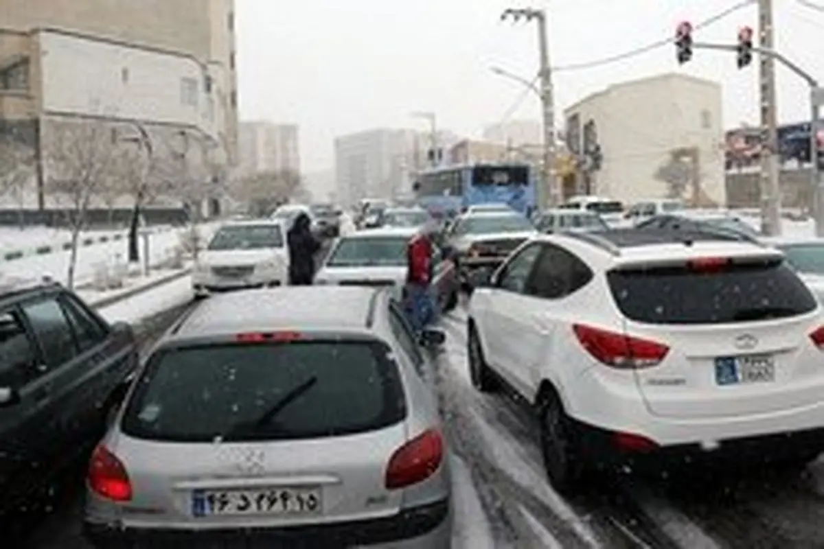 بارش برف در تبریز باعث ۱۸۰ تصادف شد