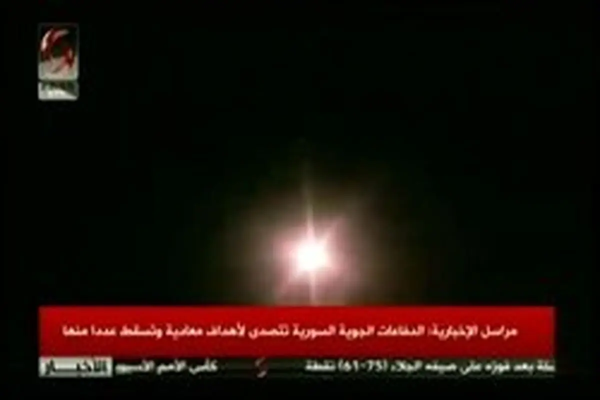 مقابله پدافندی ارتش سوریه با موشک‌های مهاجم در غرب دمشق