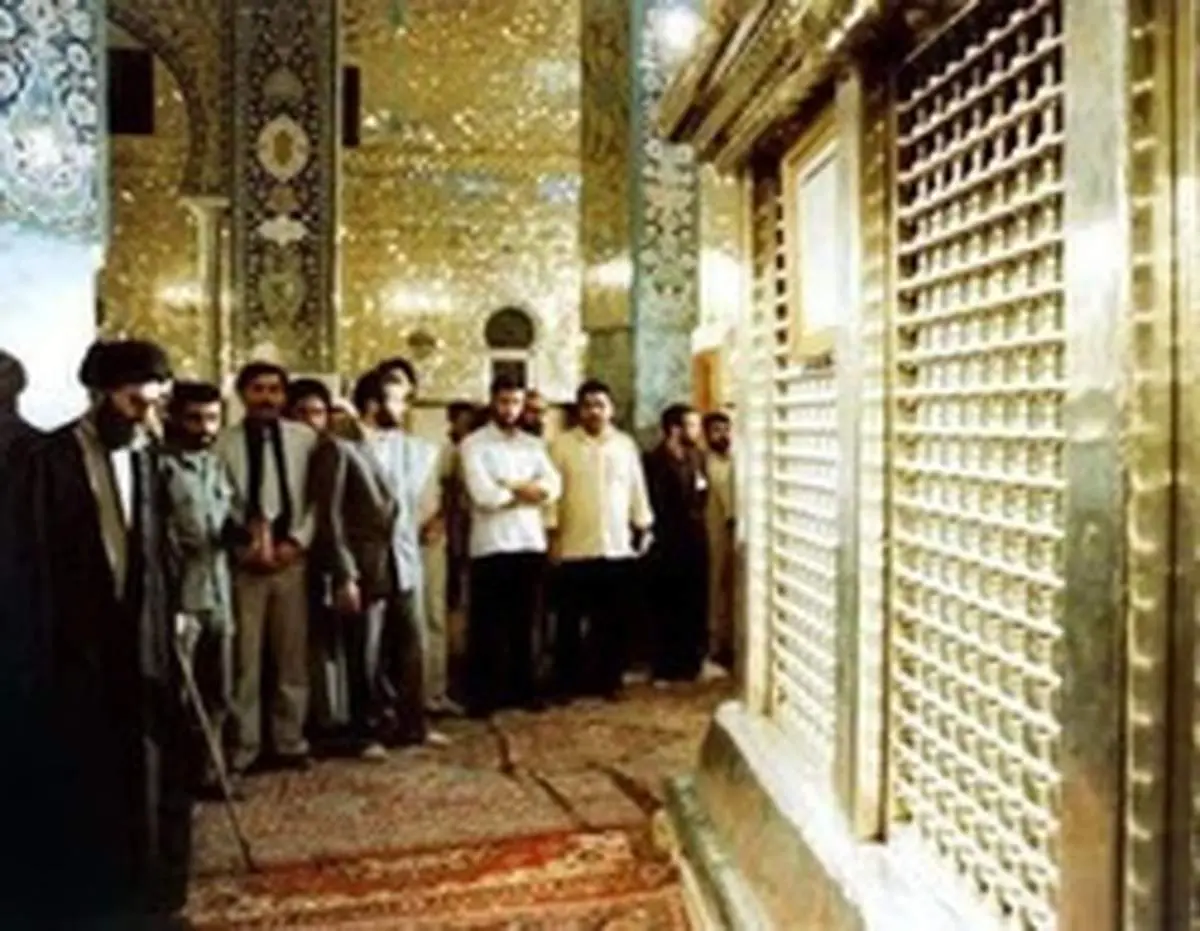 رهبر انقلاب در حرم حضرت زینب(س)+عکس