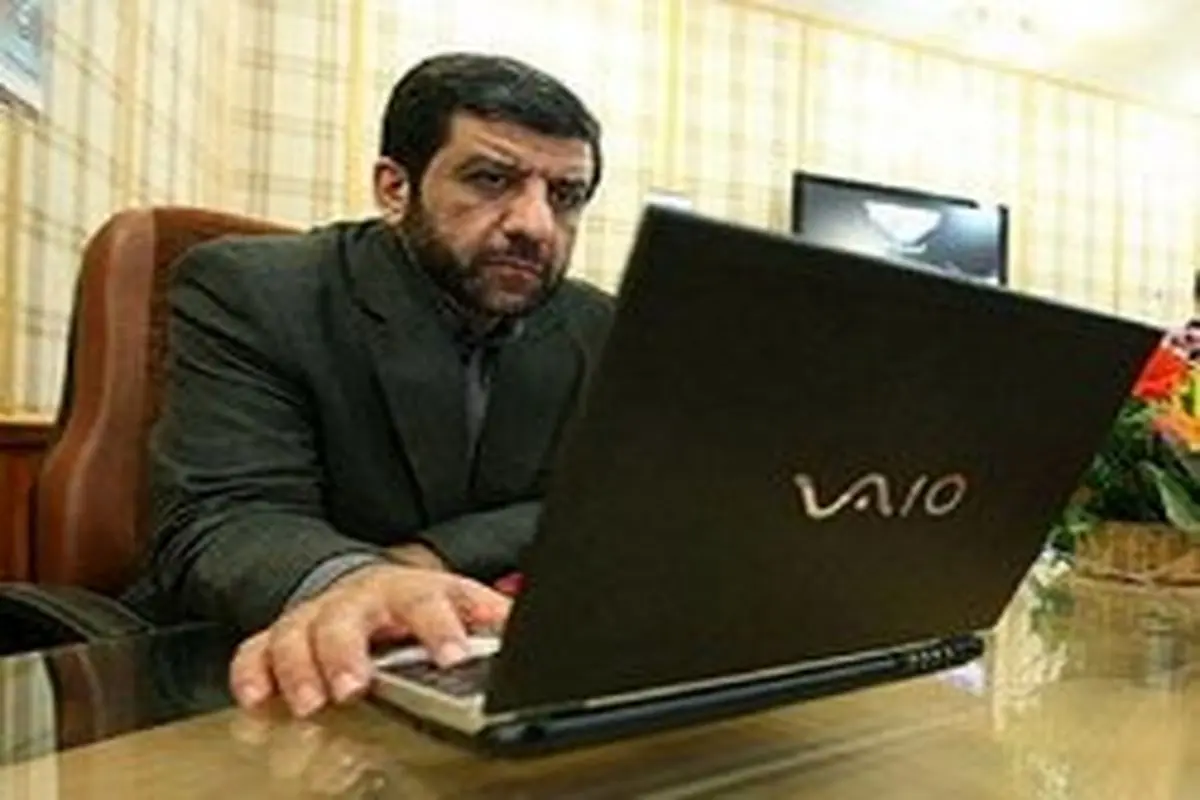 چرا دفتر کار ضرغامی و احمدی نژاد در ساختمانهای بیت المال است؟