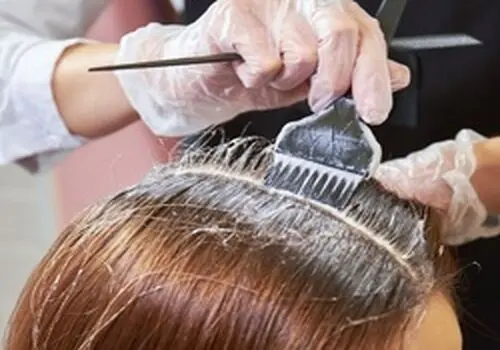 روش‌های رنگ کردن مو بدون دکلره/ چگونه بدون دکلره موهایمان را به رنگ روشن یا فانتزی دربیاوریم؟