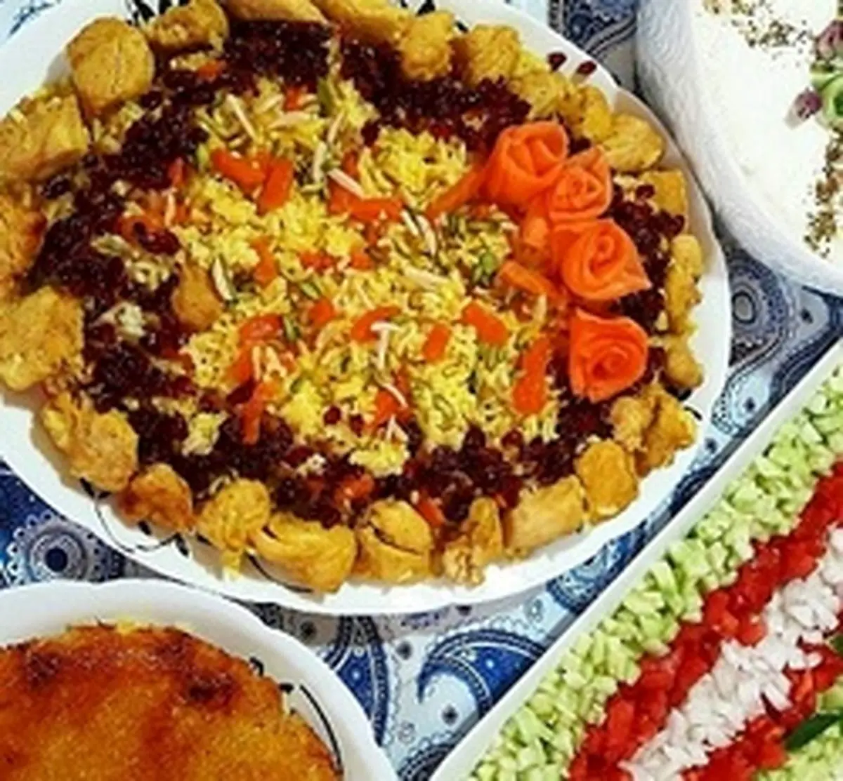 هویج پلو زعفرانی مجلسی با مرغ و گوشت قلقلی