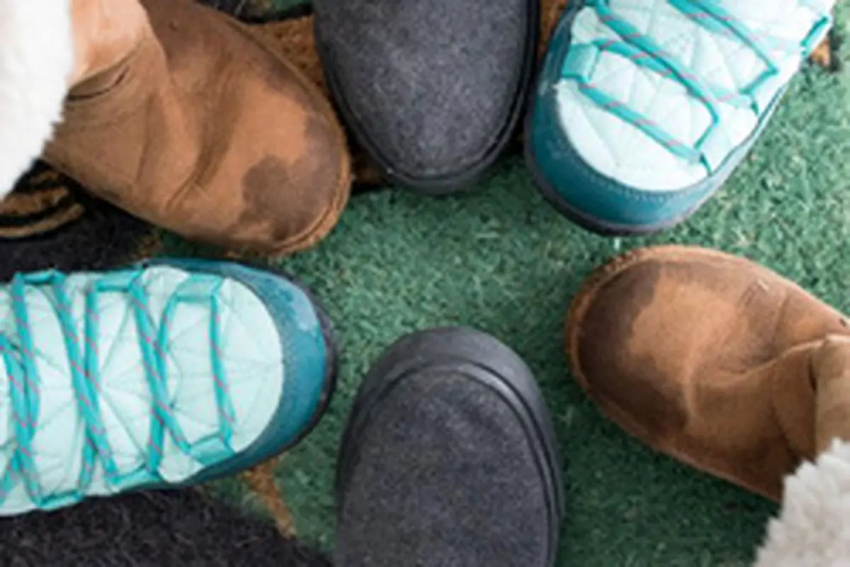 روش‌های نگهداری و تمیز کردن کفش‌های زمستانی