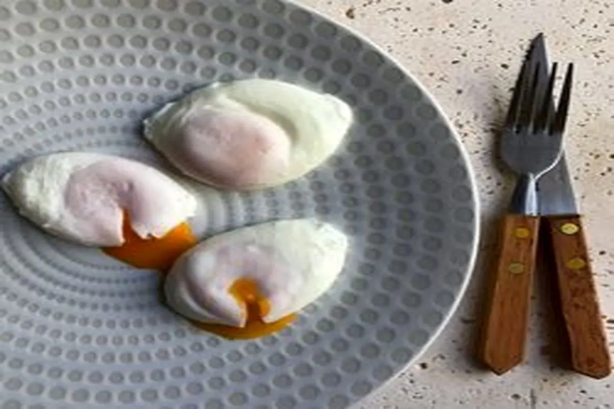روش تهیه تخم مرغ آب پز بدون پوست (پوچد اگز)