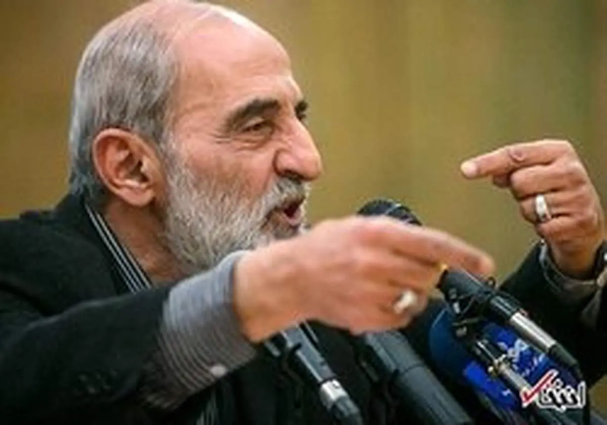 کیهان: چرا به کامپیوتر شریعتمداری گیر داده اید؟