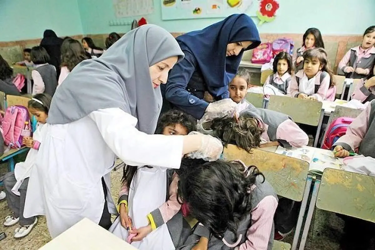 درآمد بالای زن شپش گیر از دختران دانش آموز / از شمال تا جنوب شهر مشتری دارم!