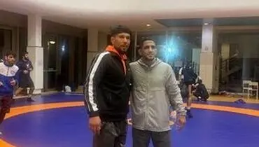 صف انتظار برای عکس با دو ستاره کشتی ایران در ریاض!