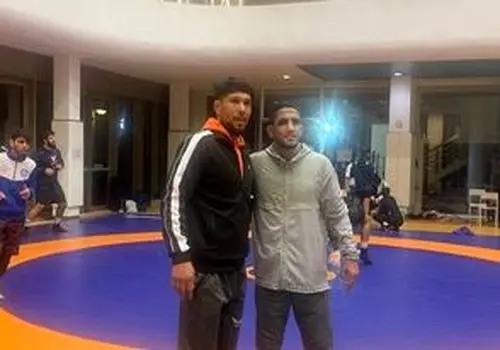 صف انتظار برای عکس با دو ستاره کشتی ایران در ریاض!