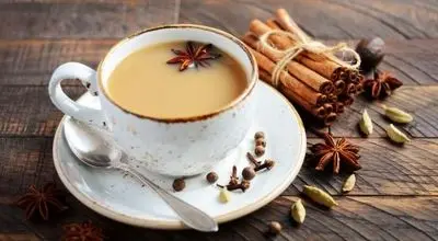 طرز تهیه چای کاراملی؛ نوشیدنی گرم زمستانی محبوب و خوشمزه 