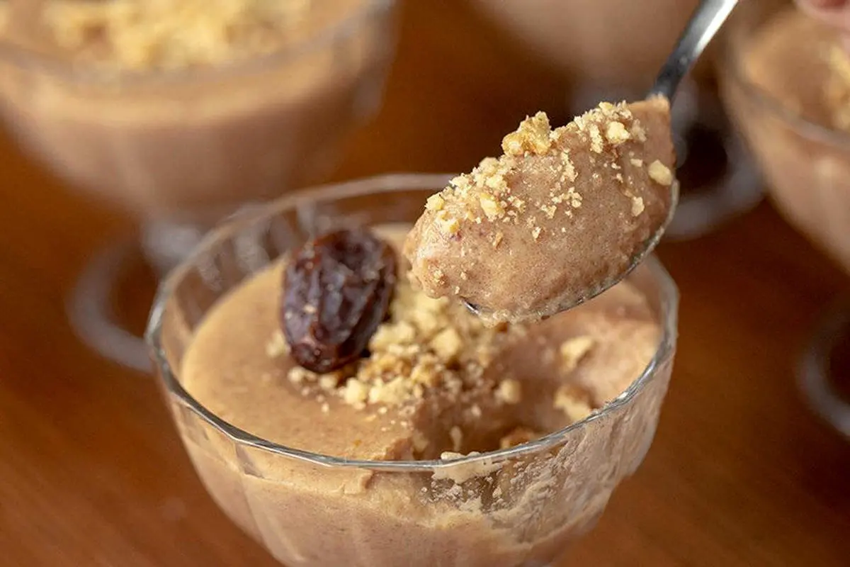 ۳ نوع دسر خرما با ژلاتین، گردو و شیر برای ماه رمضان
