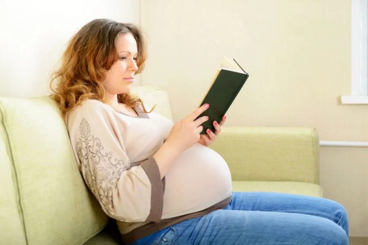 کتاب خواندن در بارداری چه تاثیر روی جنین میگذارد؟