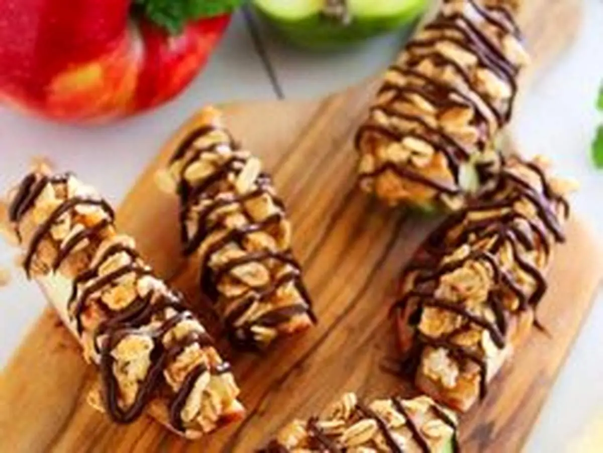 طرز تهیه سیبهای شکلاتی با کره بادام زمینی